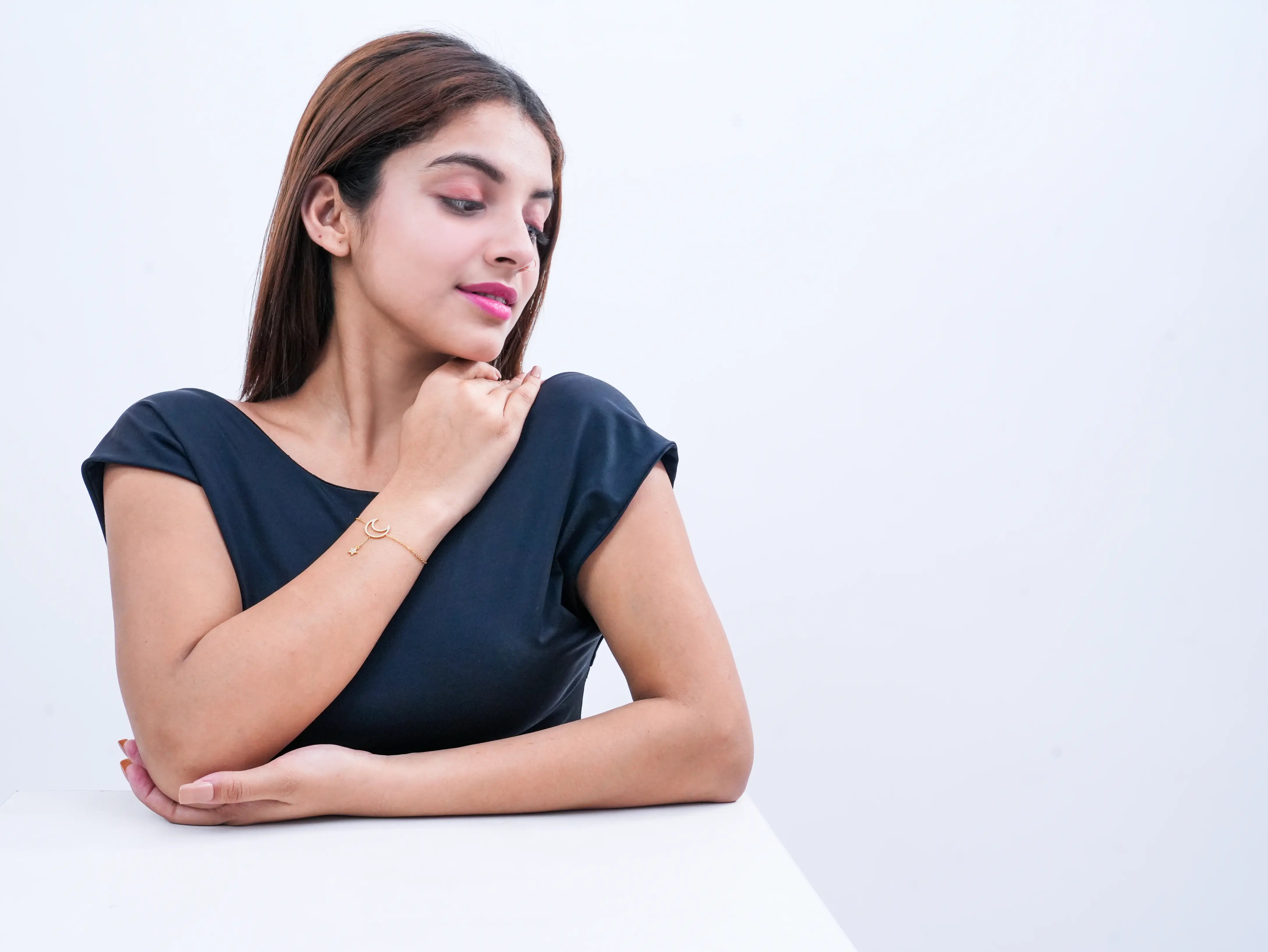 Gold-Plated Crescent Moon & Star Charm Women's Bracelet - DZOIR