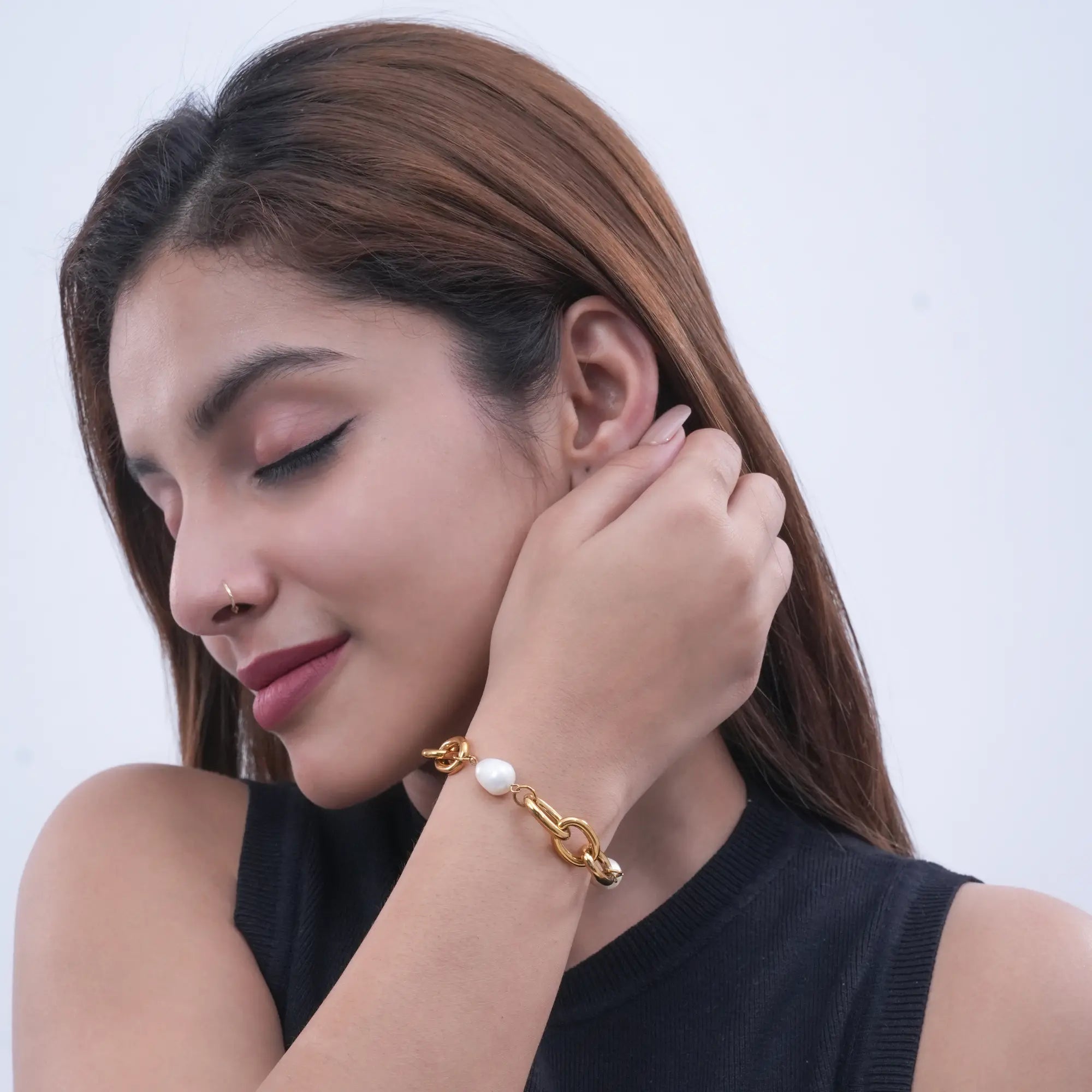 Chunky Gold Chain Bracelet with Baroque Pearl Charms DZOIR