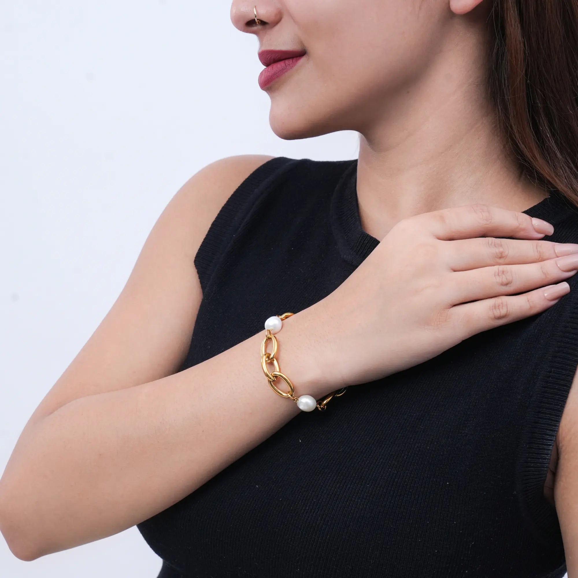 Chunky Gold Chain Bracelet with Baroque Pearl Charms DZOIR